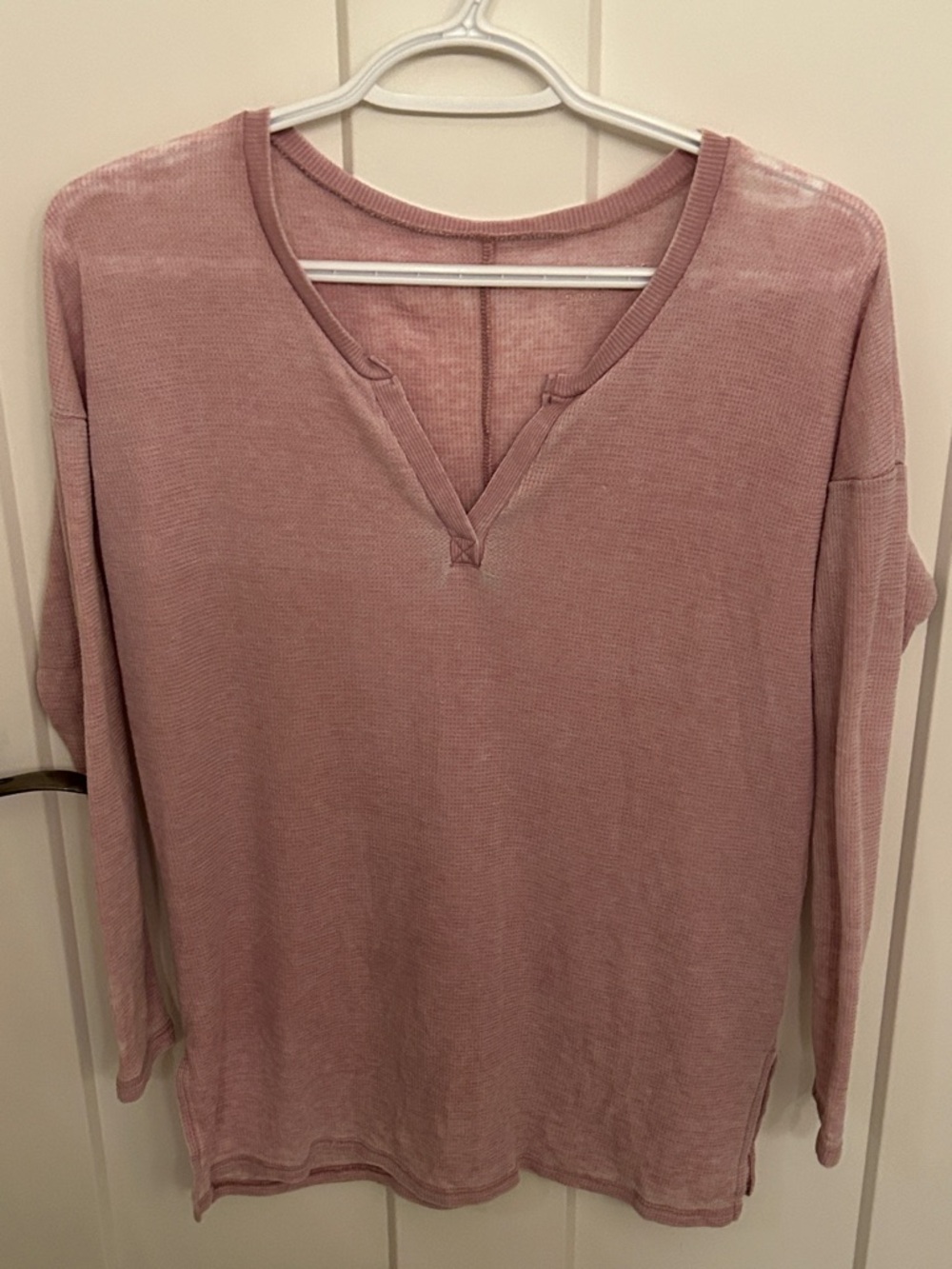 American Eagle Outfitters Blush Pink V-Neck Long Sleeve Top, size XS